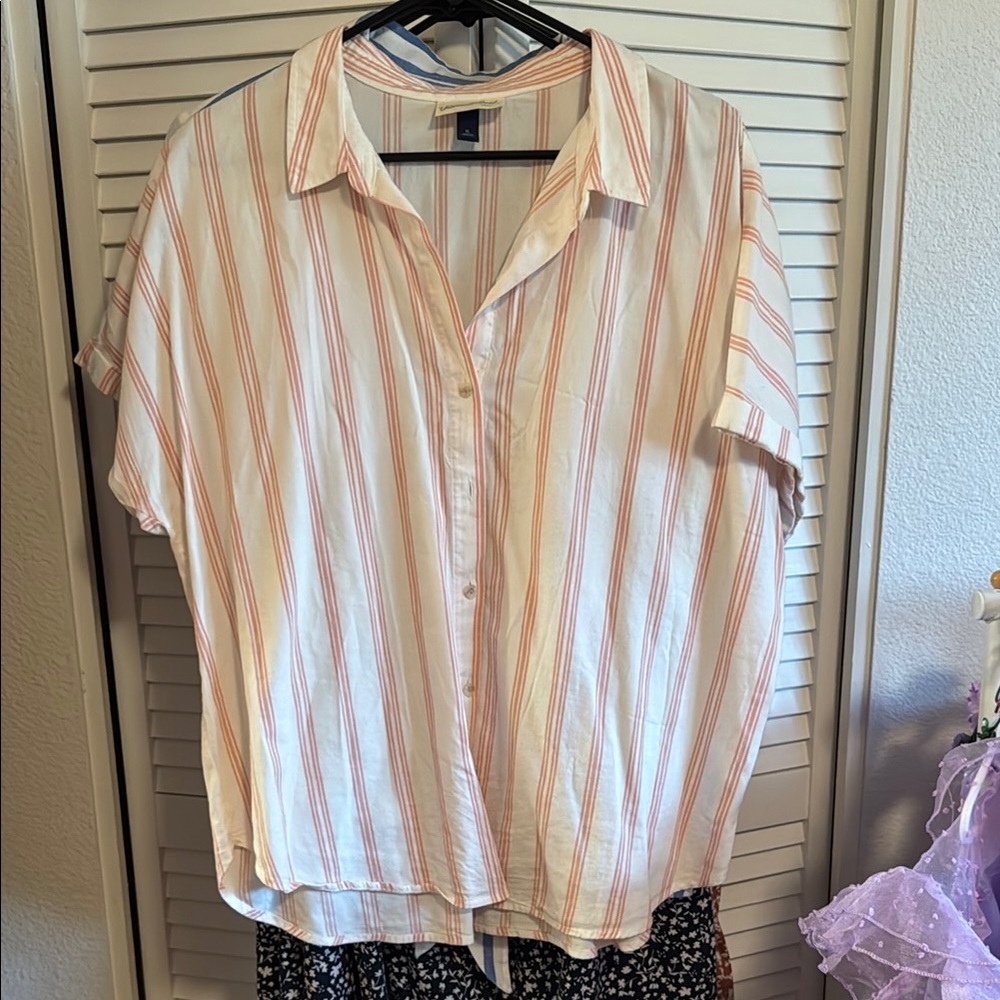 Universal thread Cream Short Sleeve Button Down Shirt